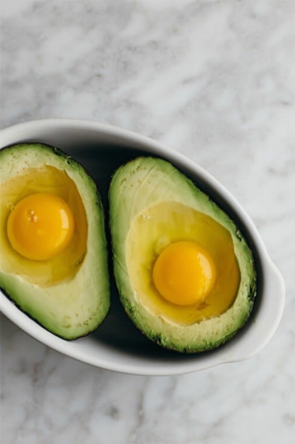 Breakfast Baked Avocado Eggs Recipe
