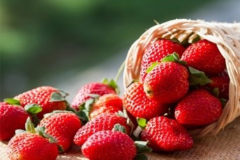 Strawberries detox fruits