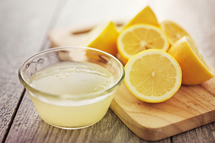 15 Benefits of Drinking Lemon juice in Morning Empty Stomach