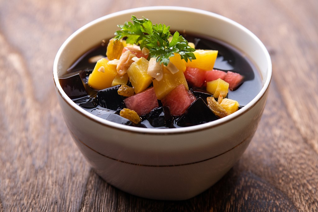 Major heat beat the heat with a bowl of grass jelly dessert